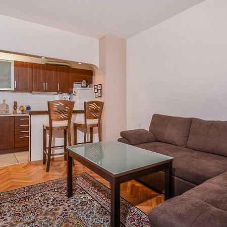סופיה Comfortable One Bedroom Apartment In A Lively Area | Zona B5 | Russian Square מראה חיצוני תמונה