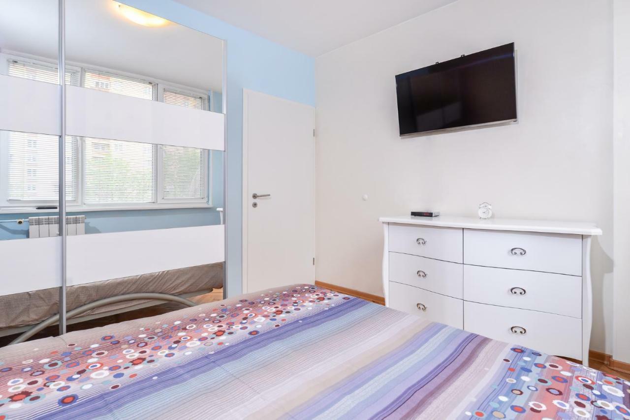 סופיה Comfortable One Bedroom Apartment In A Lively Area | Zona B5 | Russian Square מראה חיצוני תמונה
